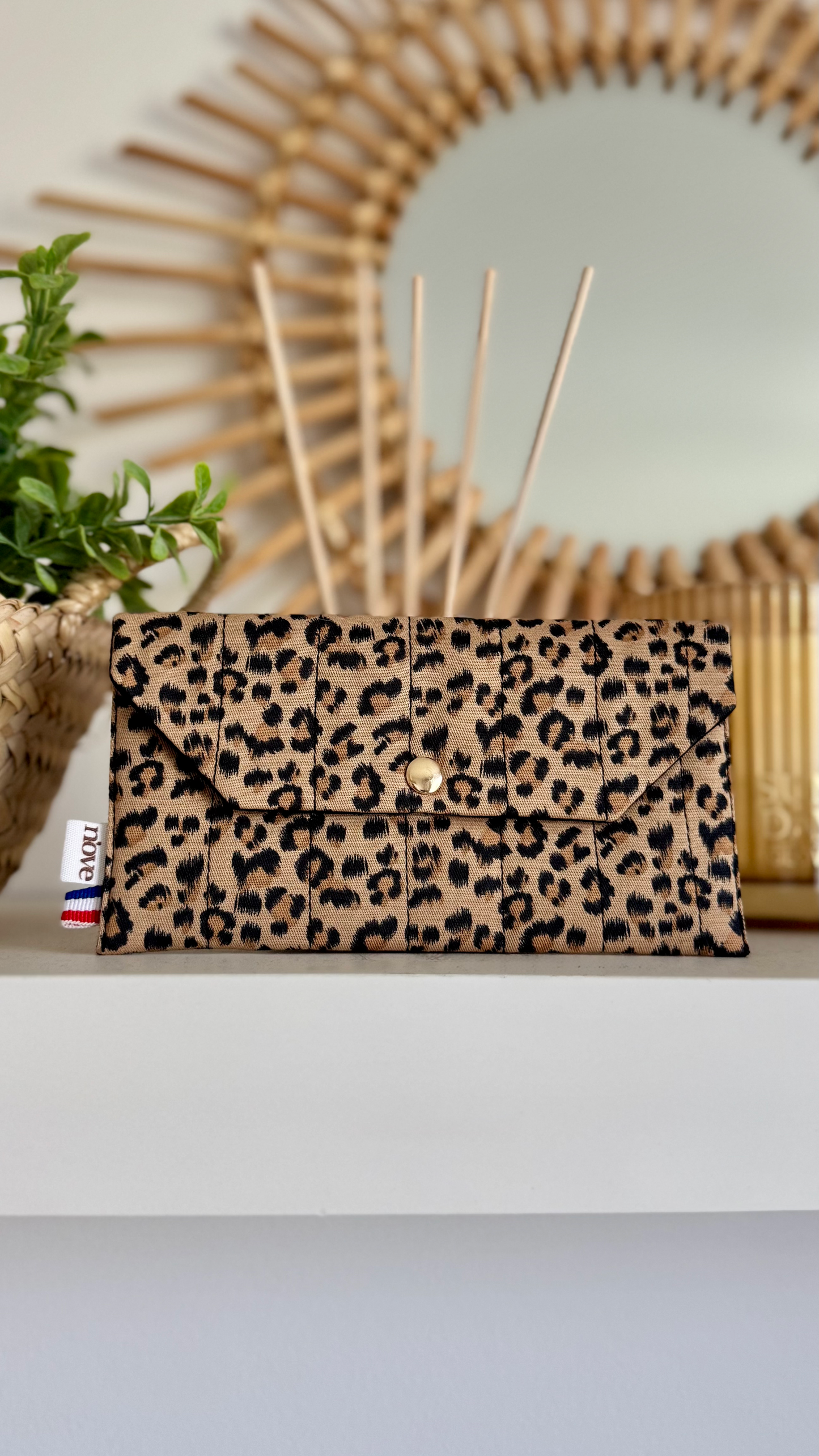 Pochette longue matelassée à pression