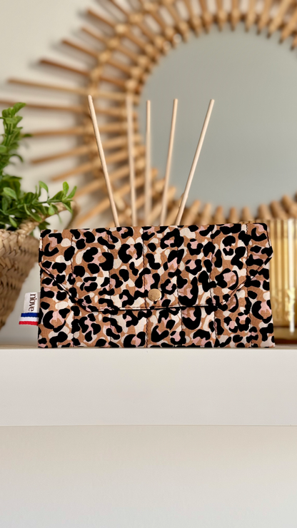 Pochette longue matelassée à pression