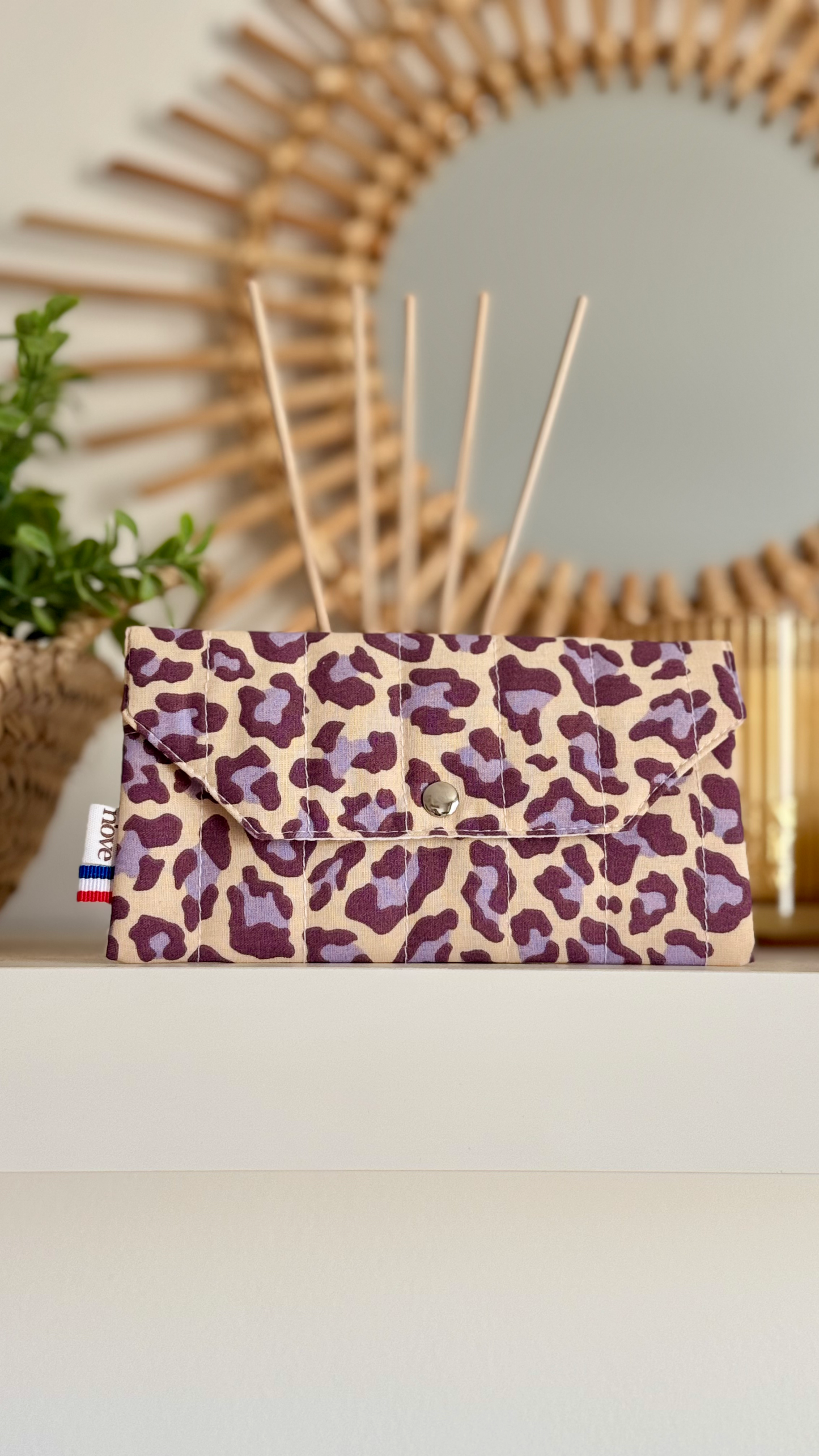 Pochette longue matelassée à pression