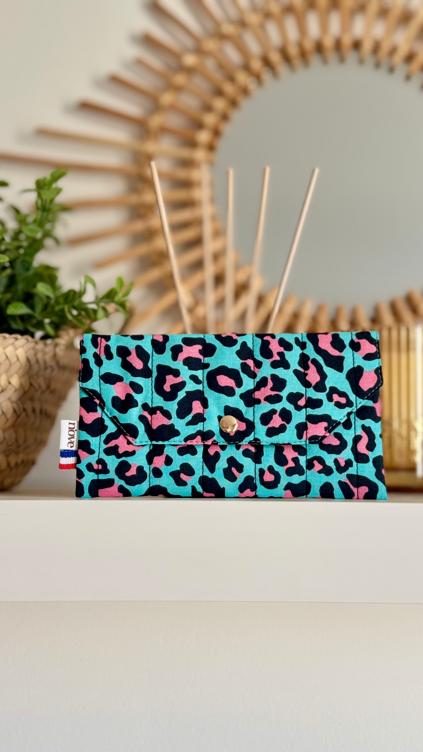 Pochette longue matelassée à pression