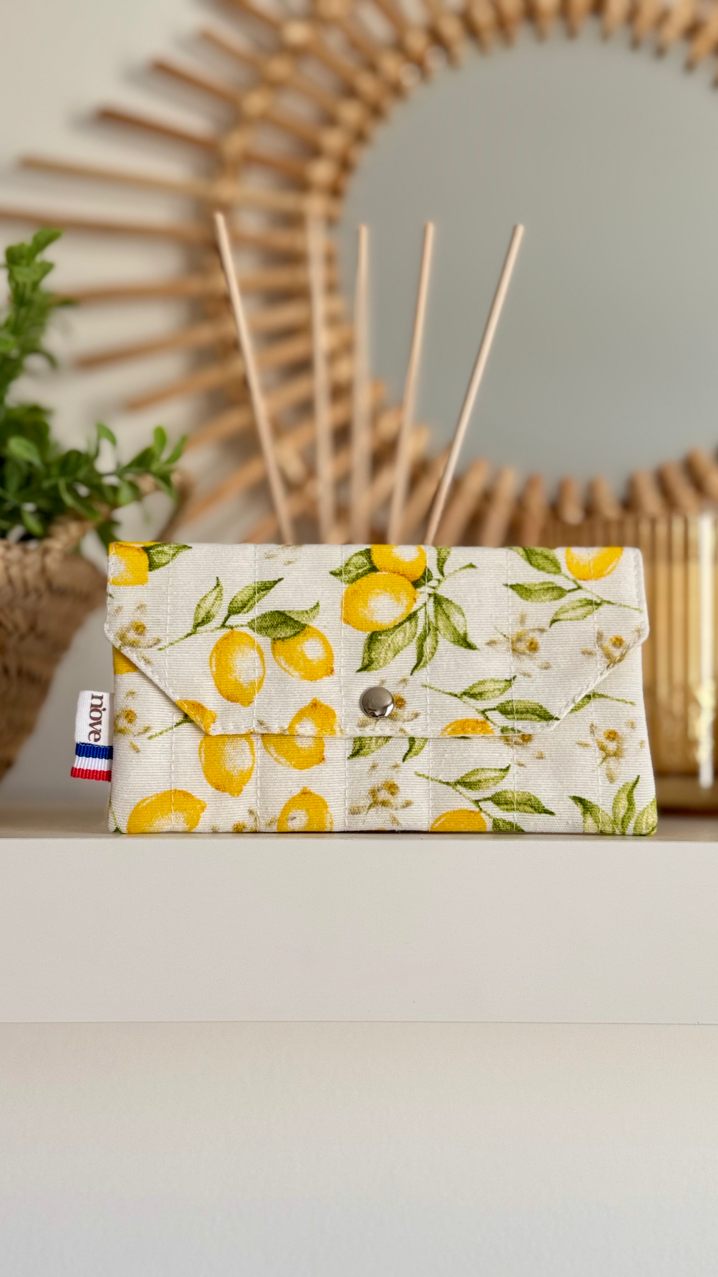 Pochette longue matelassée à pression