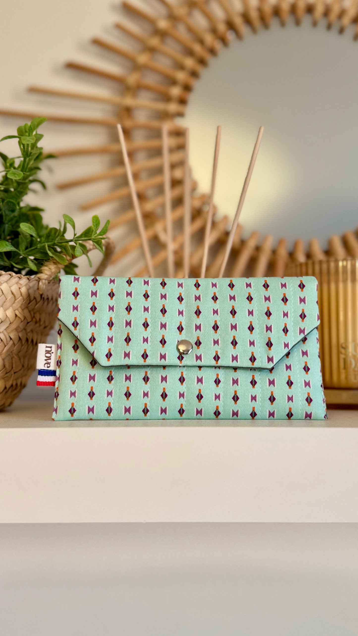 Pochette longue matelassée à pression
